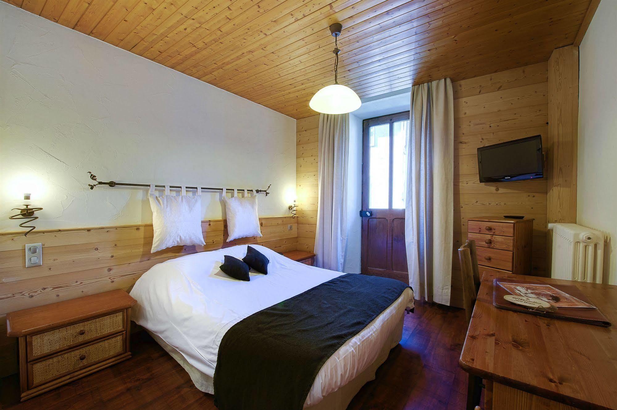 Hotel Du Commerce Thones Luaran gambar