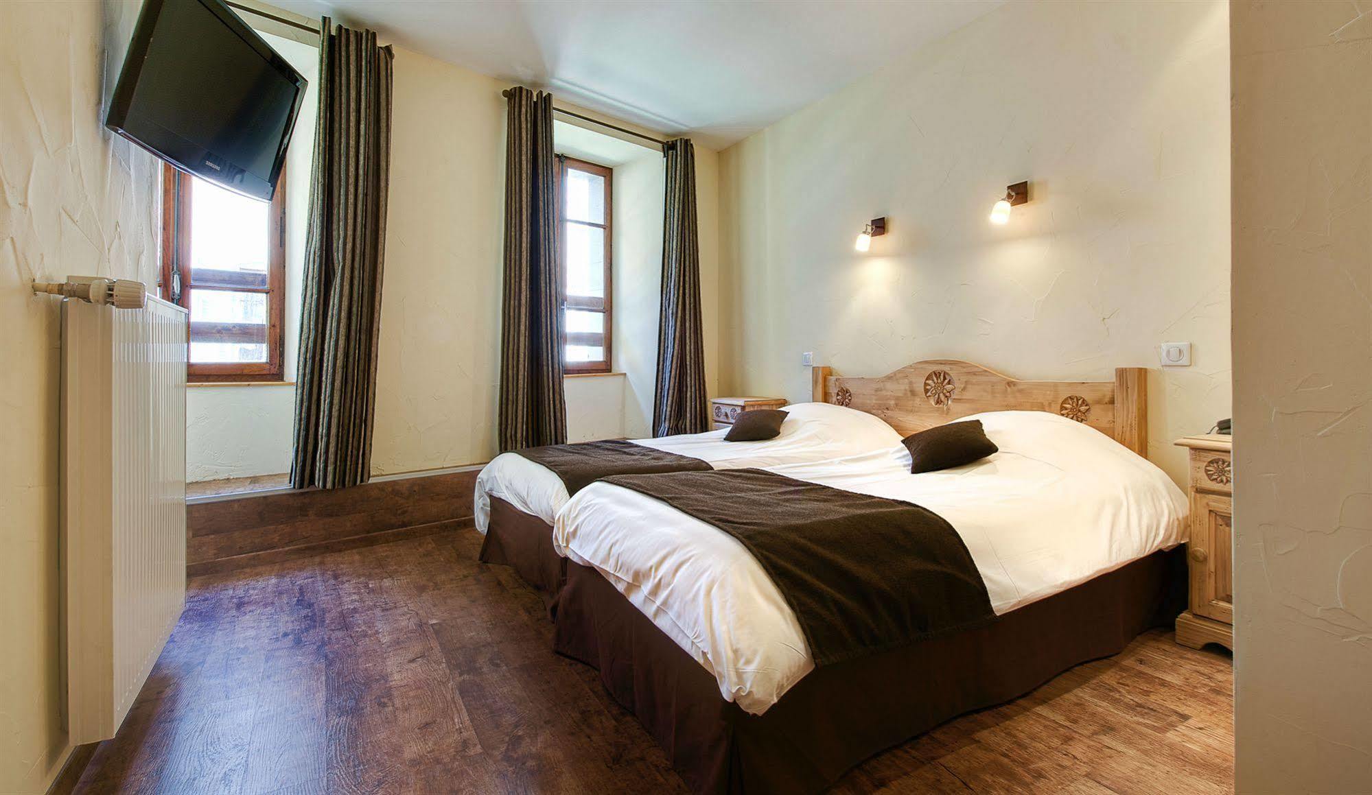 Hotel Du Commerce Thones Luaran gambar