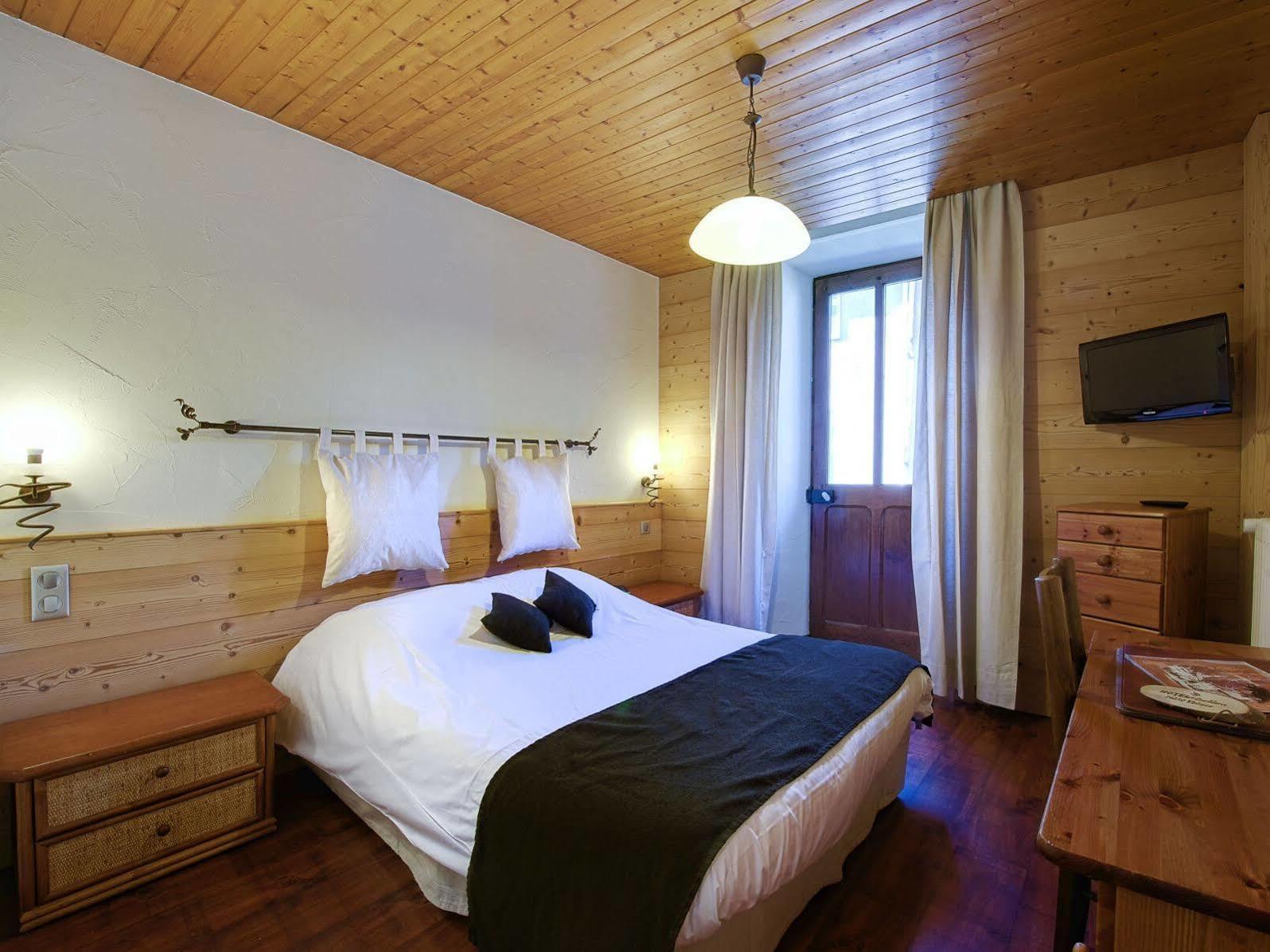 Hotel Du Commerce Thones Luaran gambar