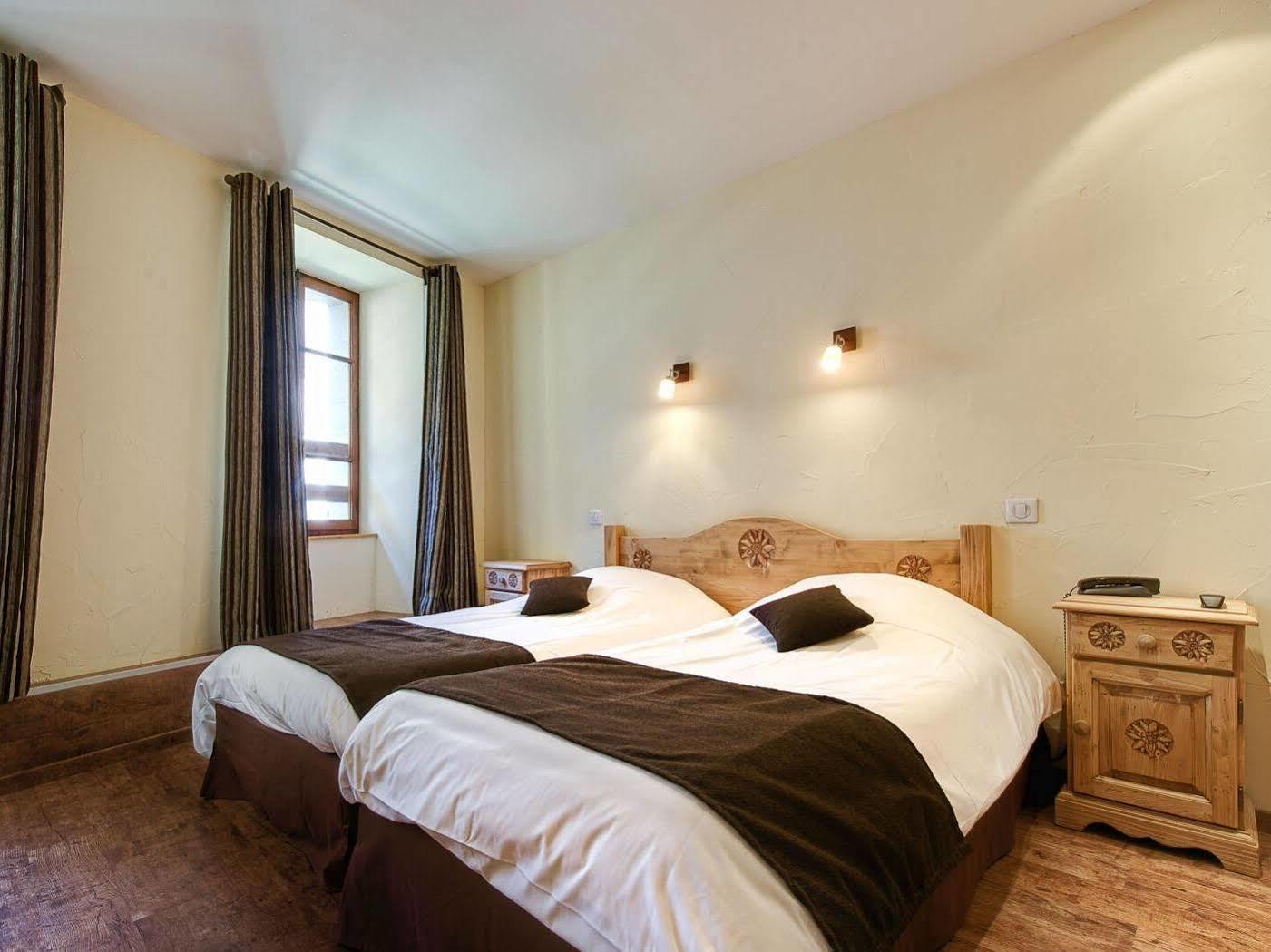 Hotel Du Commerce Thones Luaran gambar